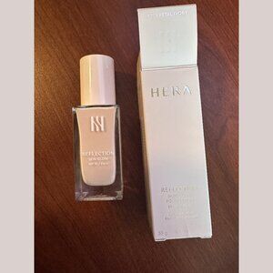 HERA Reflection Skin Glow Foundation - 17C1 Ivory Petal